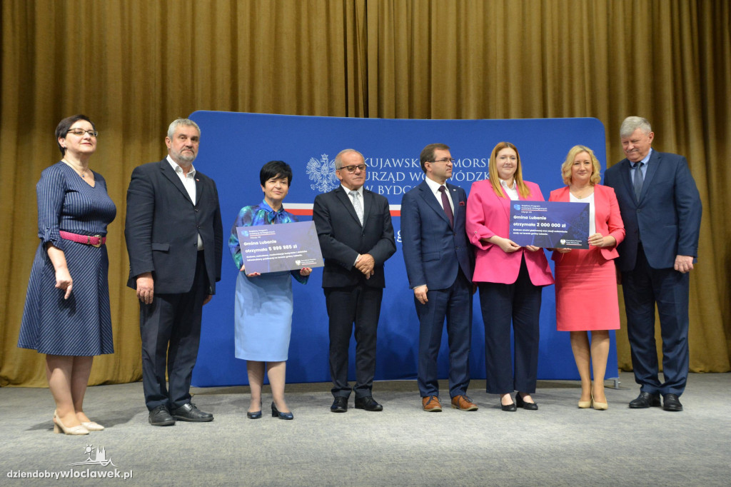 Czeki z Rządowego Programu Inwestycji Strategicznych