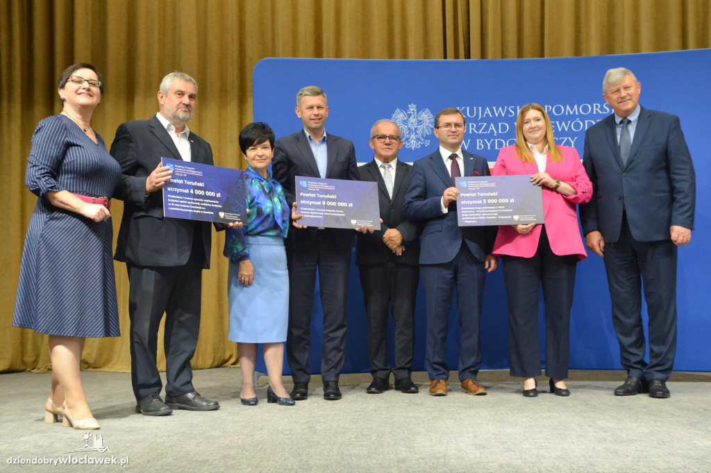 Czeki z Rządowego Programu Inwestycji Strategicznych