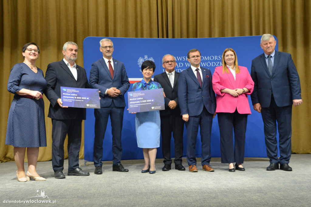 Czeki z Rządowego Programu Inwestycji Strategicznych
