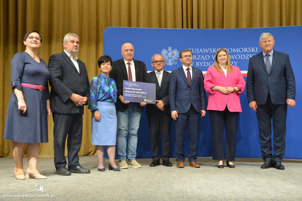 Czeki z Rządowego Programu Inwestycji Strategicznych