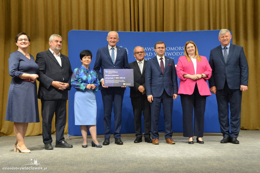 Czeki z Rządowego Programu Inwestycji Strategicznych