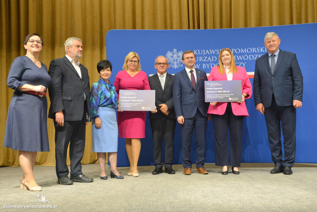 Czeki z Rządowego Programu Inwestycji Strategicznych