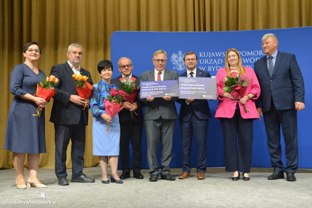 Czeki z Rządowego Programu Inwestycji Strategicznych