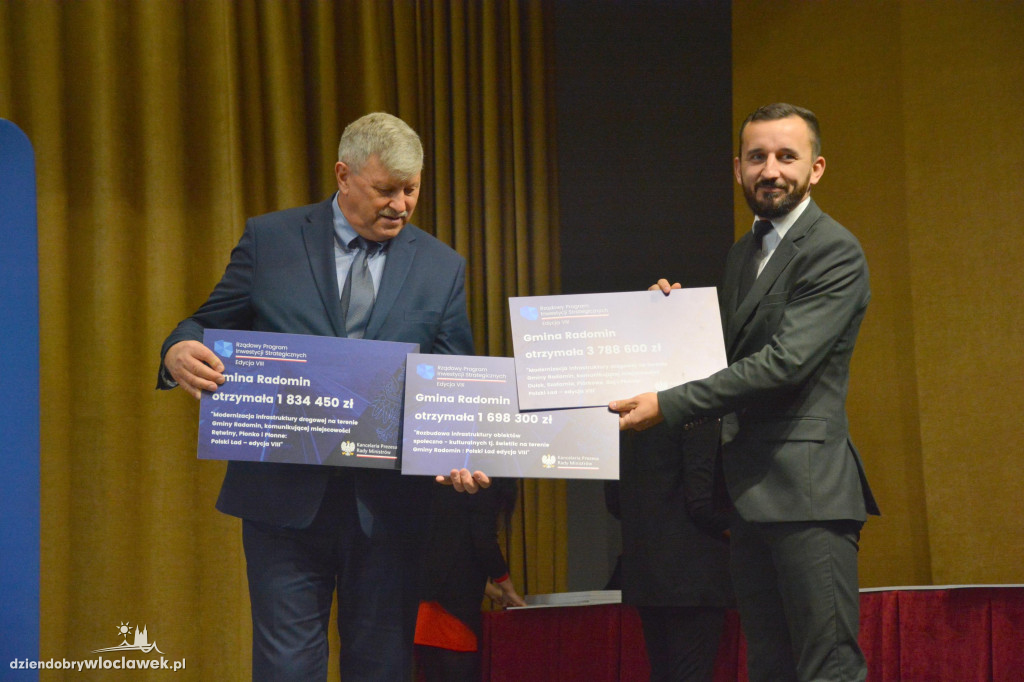 Czeki z Rządowego Programu Inwestycji Strategicznych