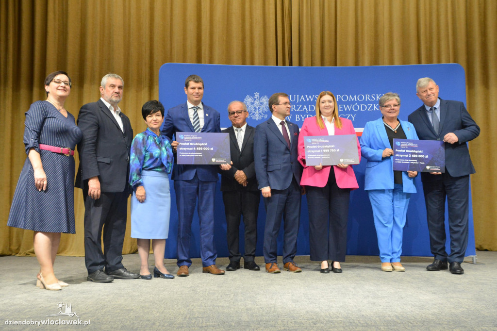 Czeki z Rządowego Programu Inwestycji Strategicznych