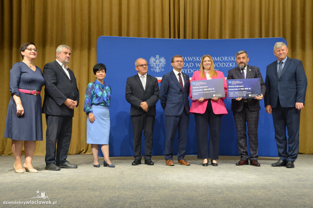 Czeki z Rządowego Programu Inwestycji Strategicznych