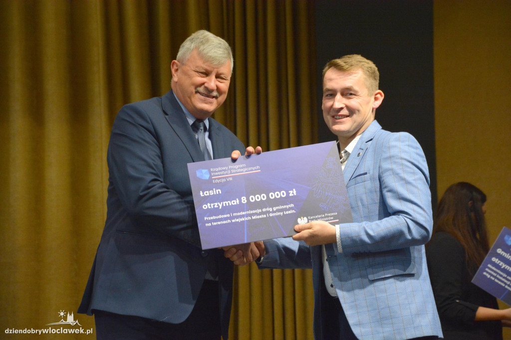 Czeki z Rządowego Programu Inwestycji Strategicznych