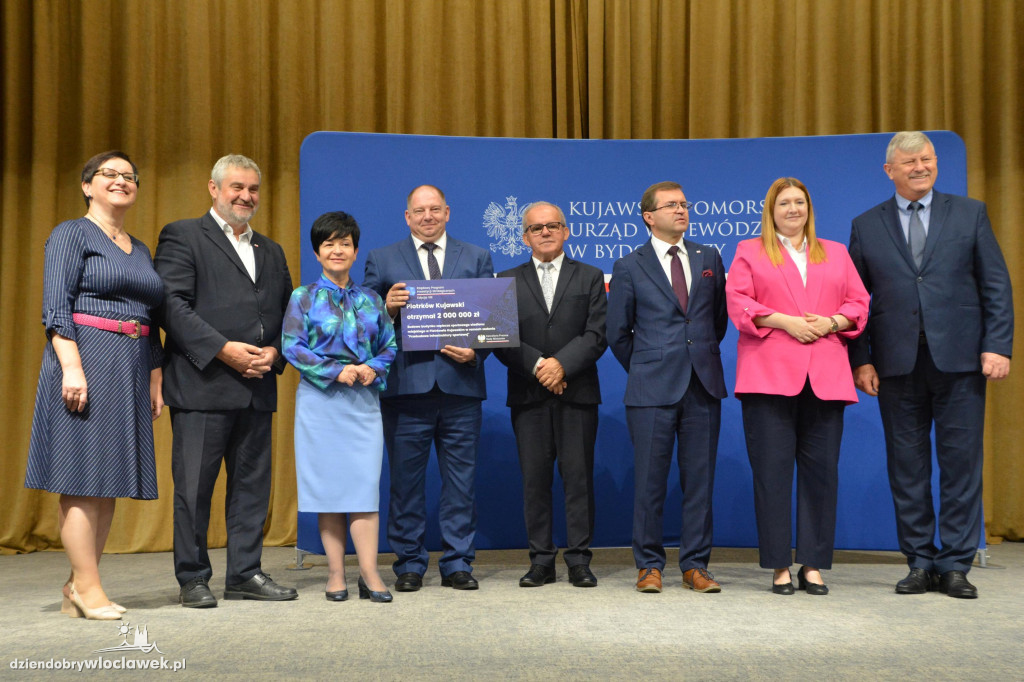 Czeki z Rządowego Programu Inwestycji Strategicznych