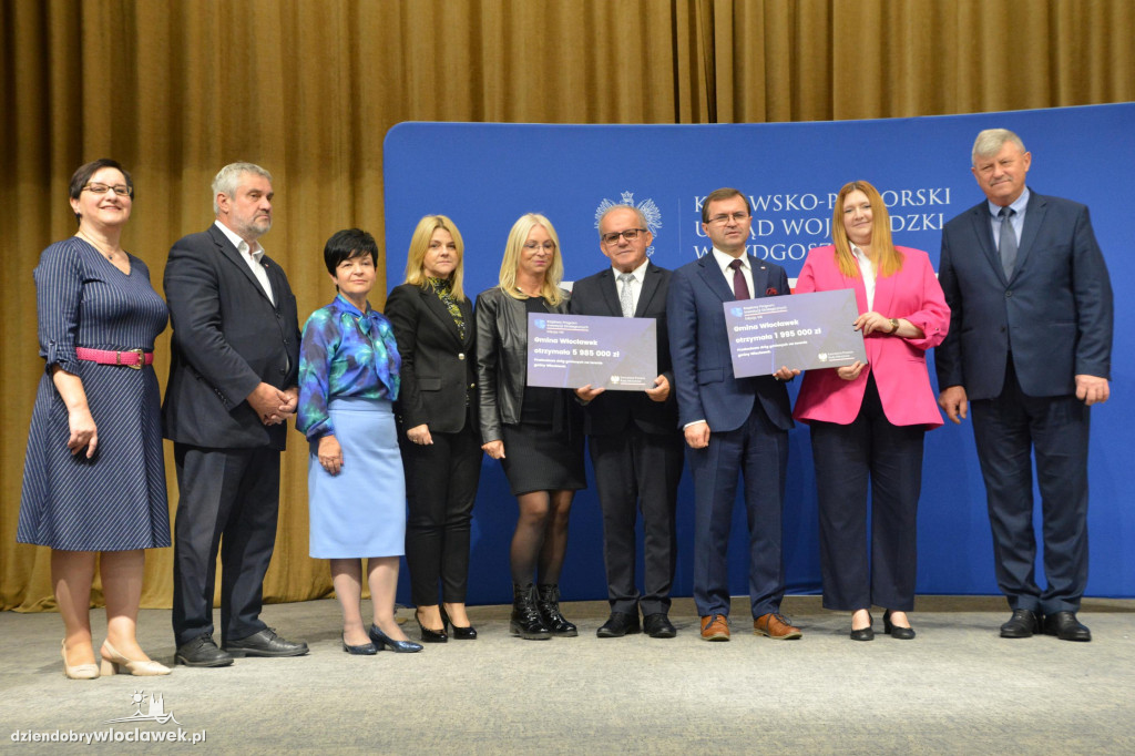 Czeki z Rządowego Programu Inwestycji Strategicznych
