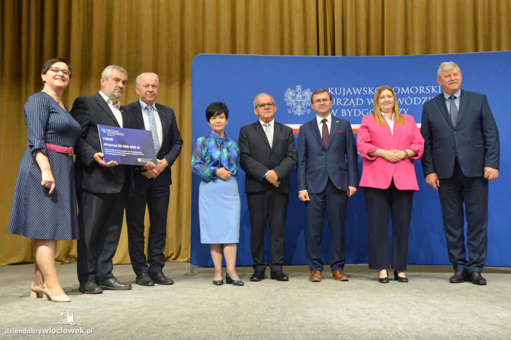 Czeki z Rządowego Programu Inwestycji Strategicznych