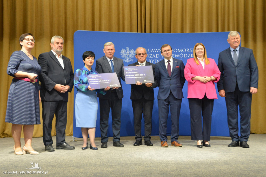 Czeki z Rządowego Programu Inwestycji Strategicznych