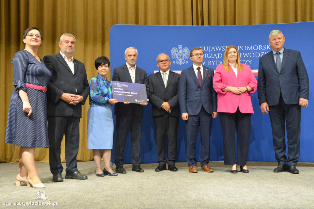 Czeki z Rządowego Programu Inwestycji Strategicznych