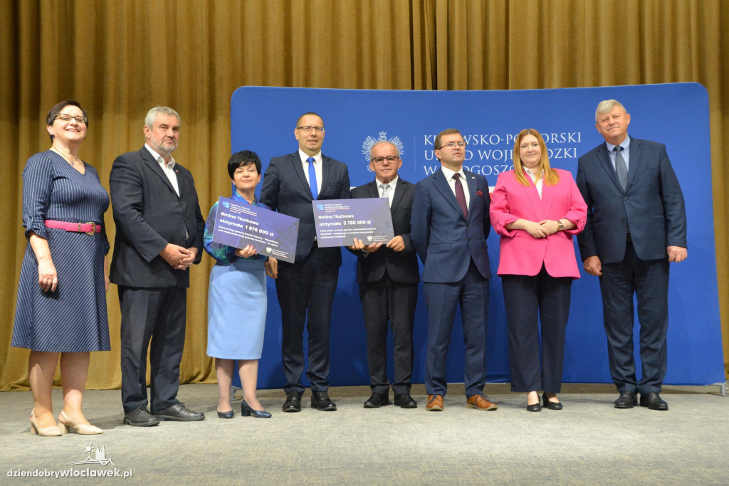 Czeki z Rządowego Programu Inwestycji Strategicznych