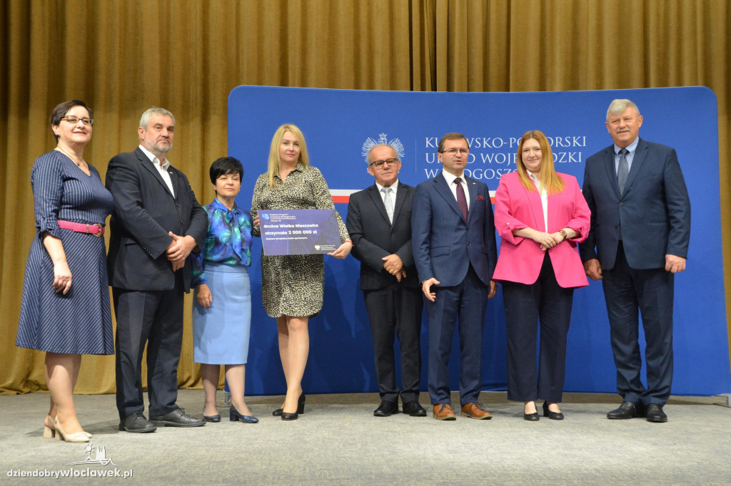 Czeki z Rządowego Programu Inwestycji Strategicznych