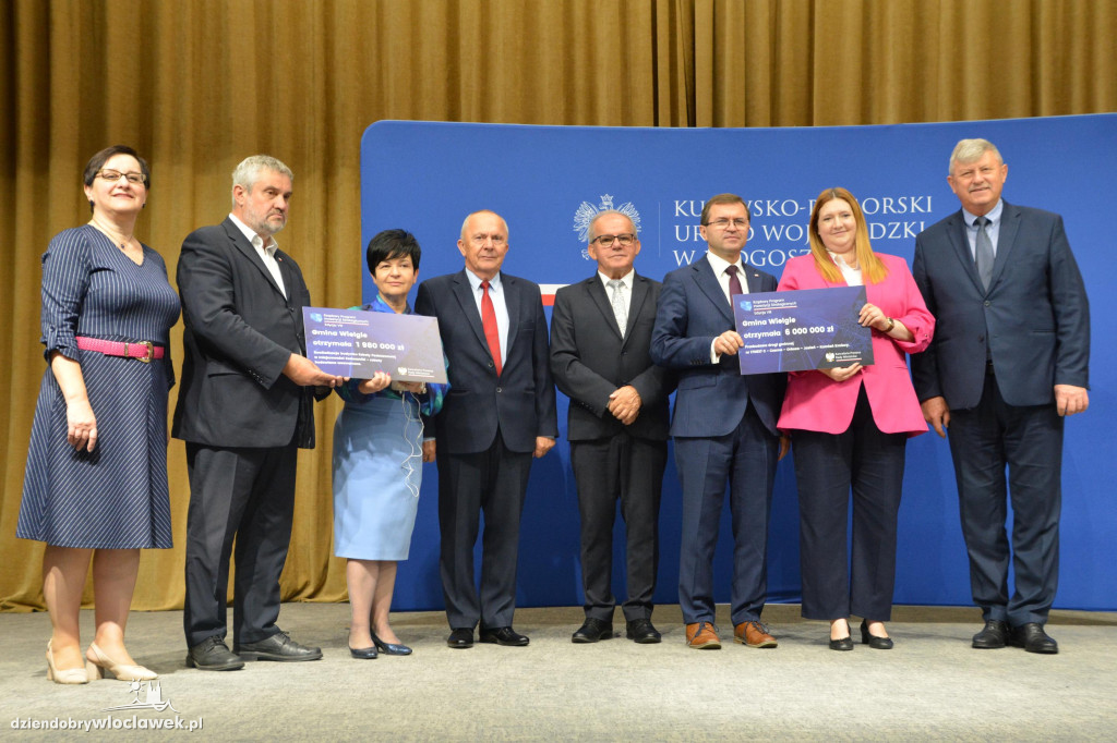 Czeki z Rządowego Programu Inwestycji Strategicznych