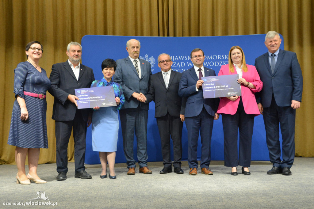 Czeki z Rządowego Programu Inwestycji Strategicznych