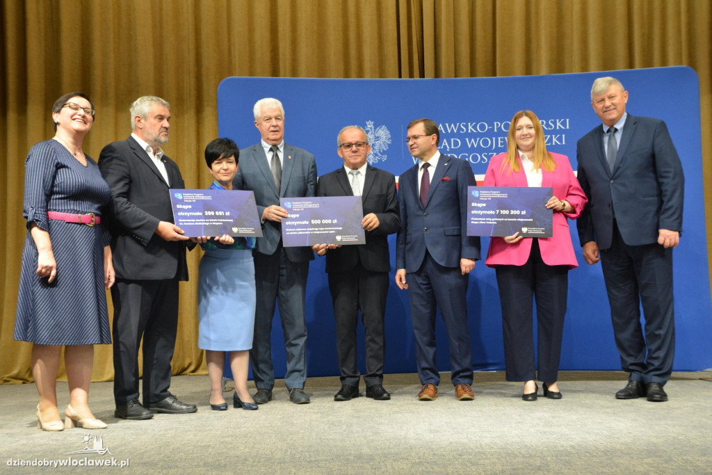 Czeki z Rządowego Programu Inwestycji Strategicznych