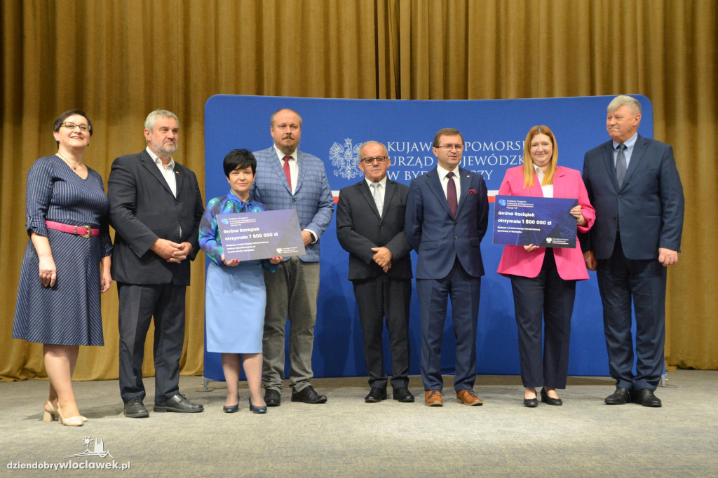 Czeki z Rządowego Programu Inwestycji Strategicznych