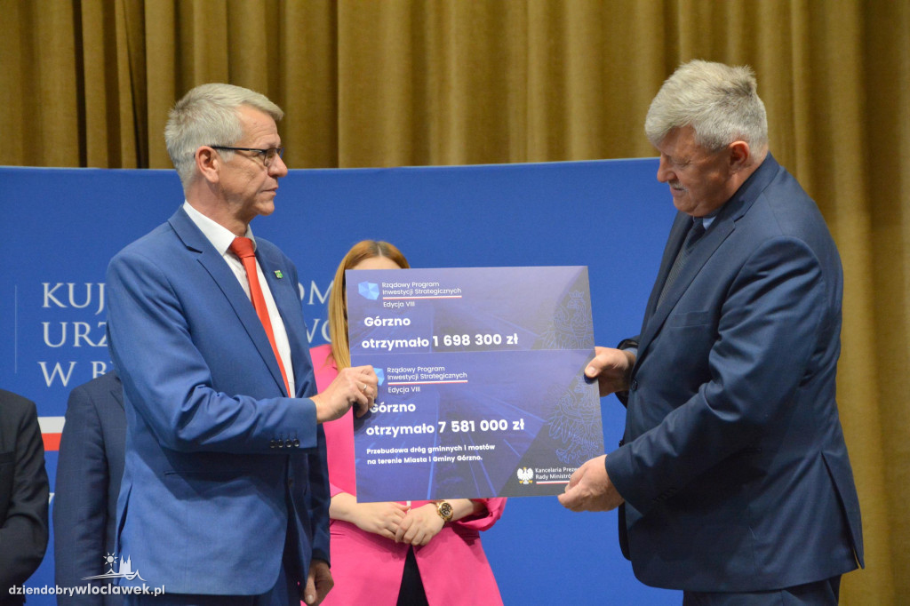 Czeki z Rządowego Programu Inwestycji Strategicznych