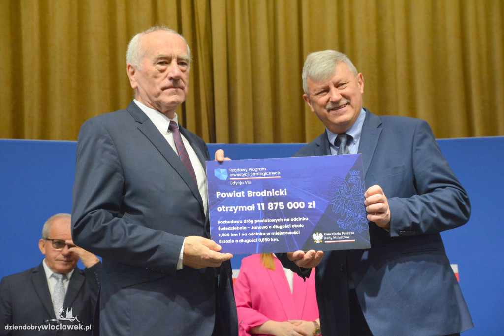 Czeki z Rządowego Programu Inwestycji Strategicznych