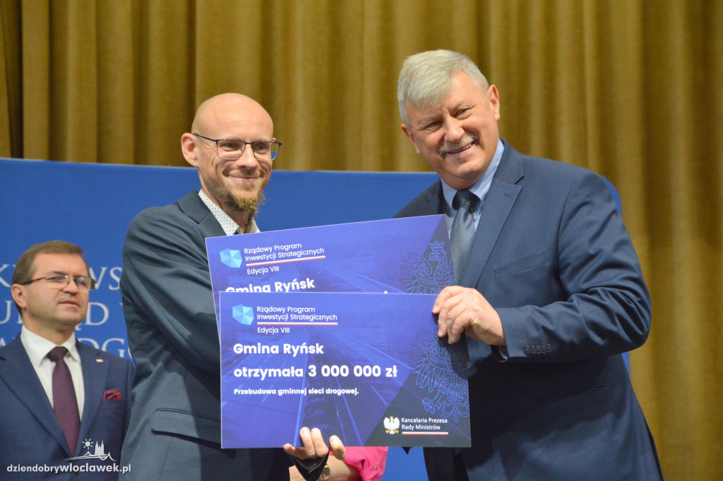 Czeki z Rządowego Programu Inwestycji Strategicznych
