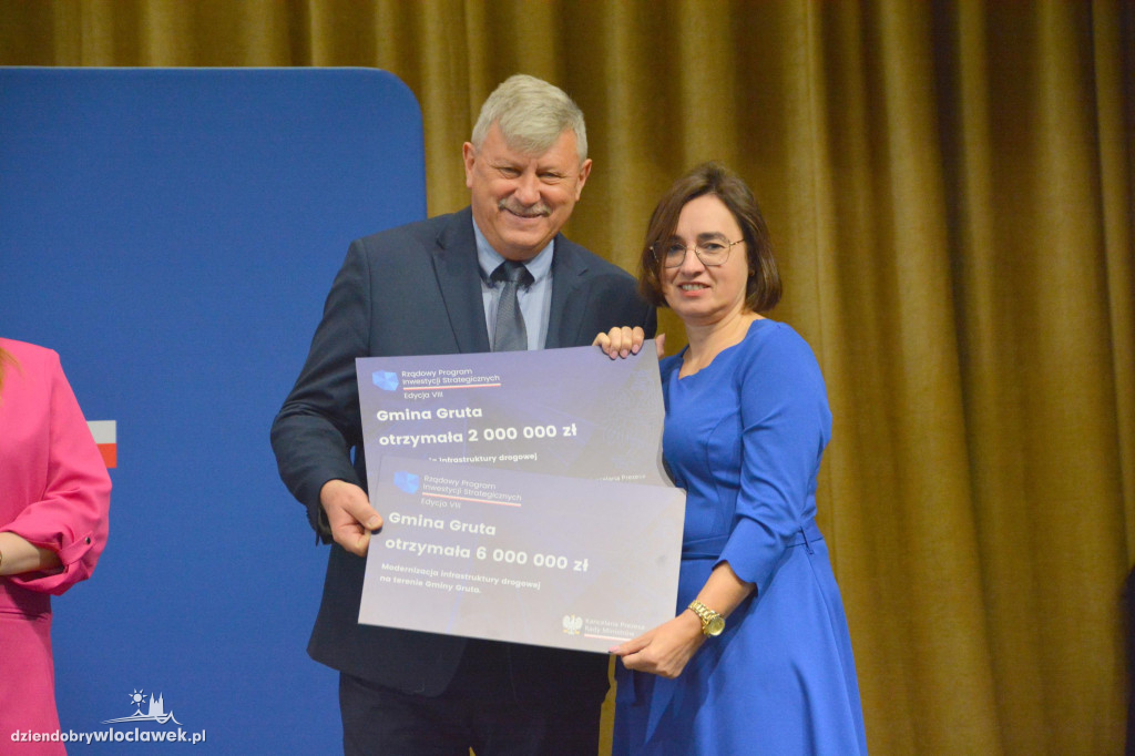 Czeki z Rządowego Programu Inwestycji Strategicznych
