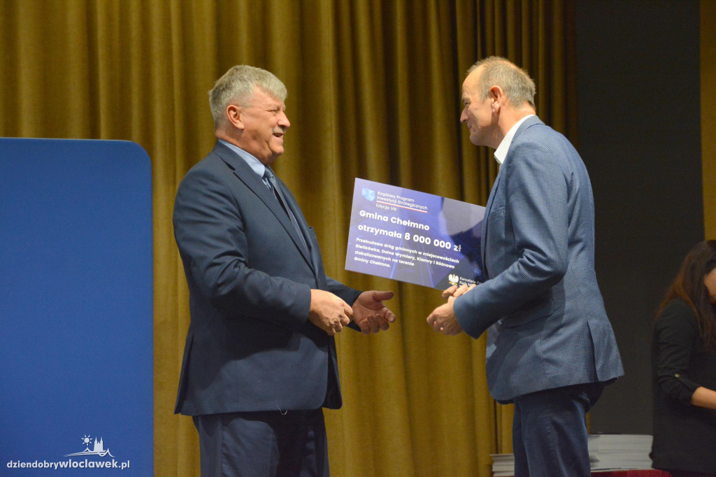 Czeki z Rządowego Programu Inwestycji Strategicznych