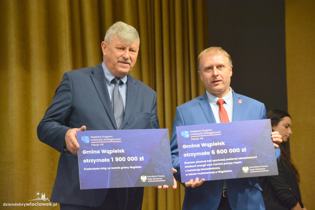 Czeki z Rządowego Programu Inwestycji Strategicznych