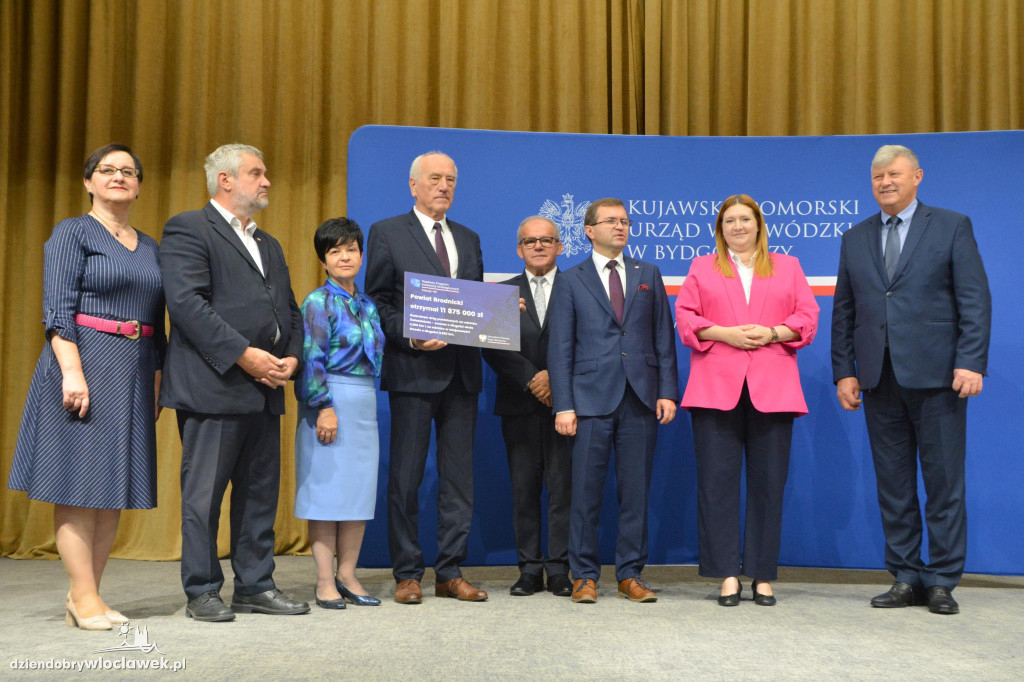 Czeki z Rządowego Programu Inwestycji Strategicznych