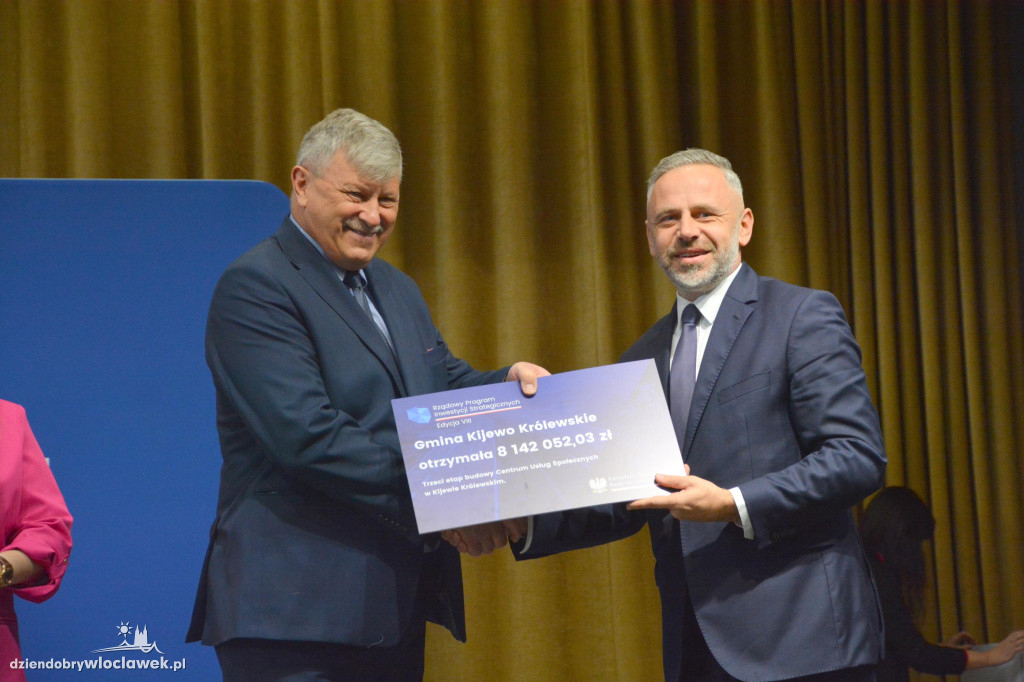 Czeki z Rządowego Programu Inwestycji Strategicznych