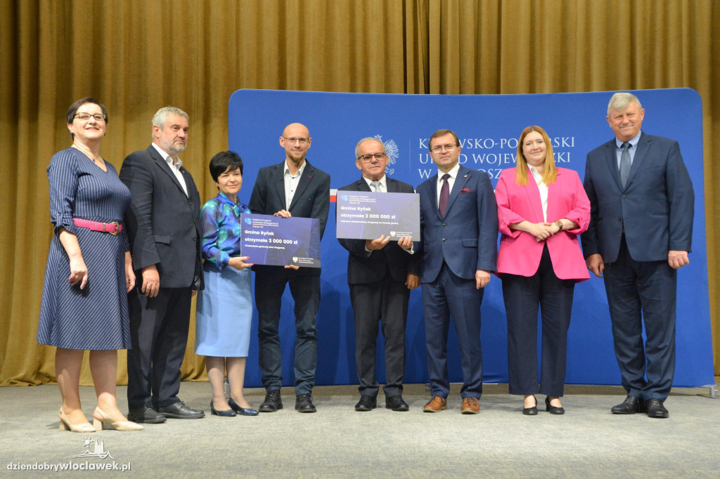 Czeki z Rządowego Programu Inwestycji Strategicznych