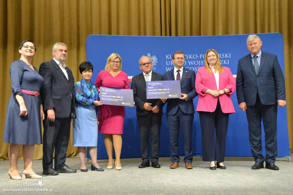 Czeki z Rządowego Programu Inwestycji Strategicznych