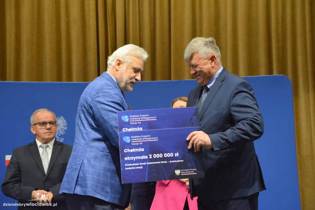 Czeki z Rządowego Programu Inwestycji Strategicznych