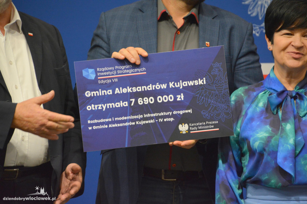 Czeki z Rządowego Programu Inwestycji Strategicznych