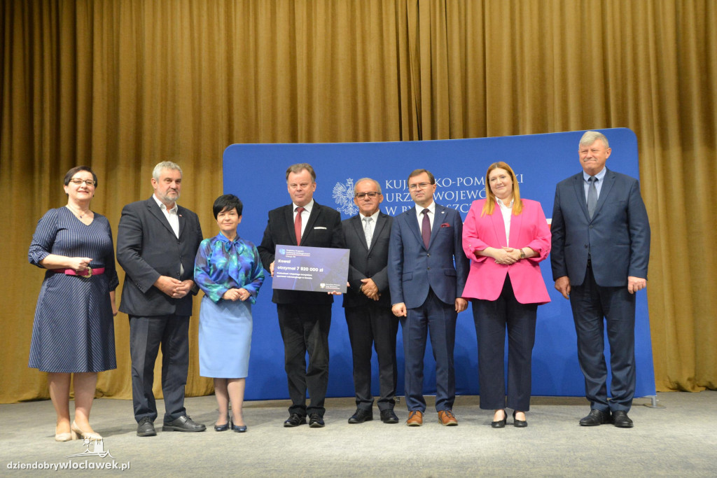 Czeki z Rządowego Programu Inwestycji Strategicznych