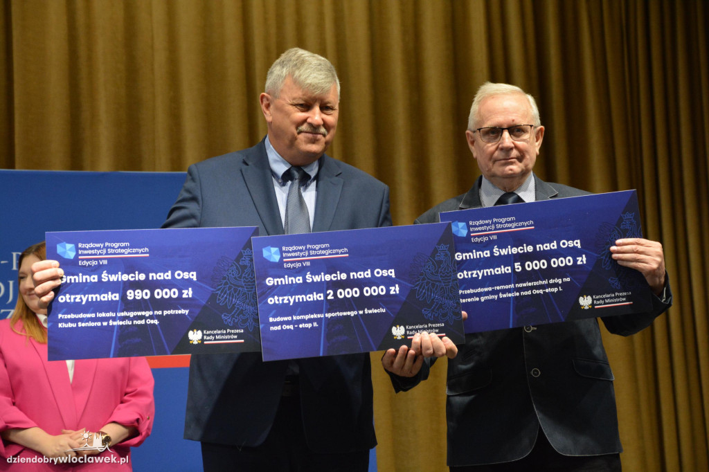 Czeki z Rządowego Programu Inwestycji Strategicznych