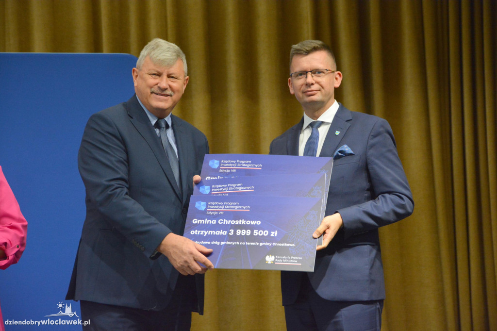 Czeki z Rządowego Programu Inwestycji Strategicznych