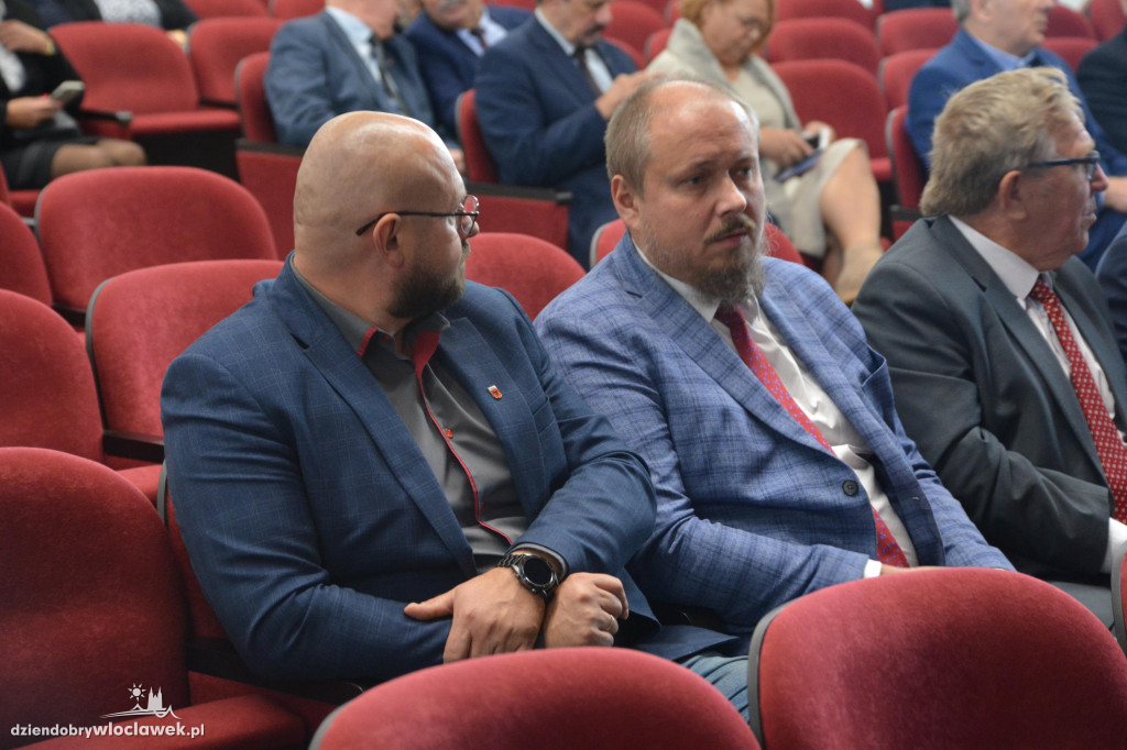 Czeki z Rządowego Programu Inwestycji Strategicznych