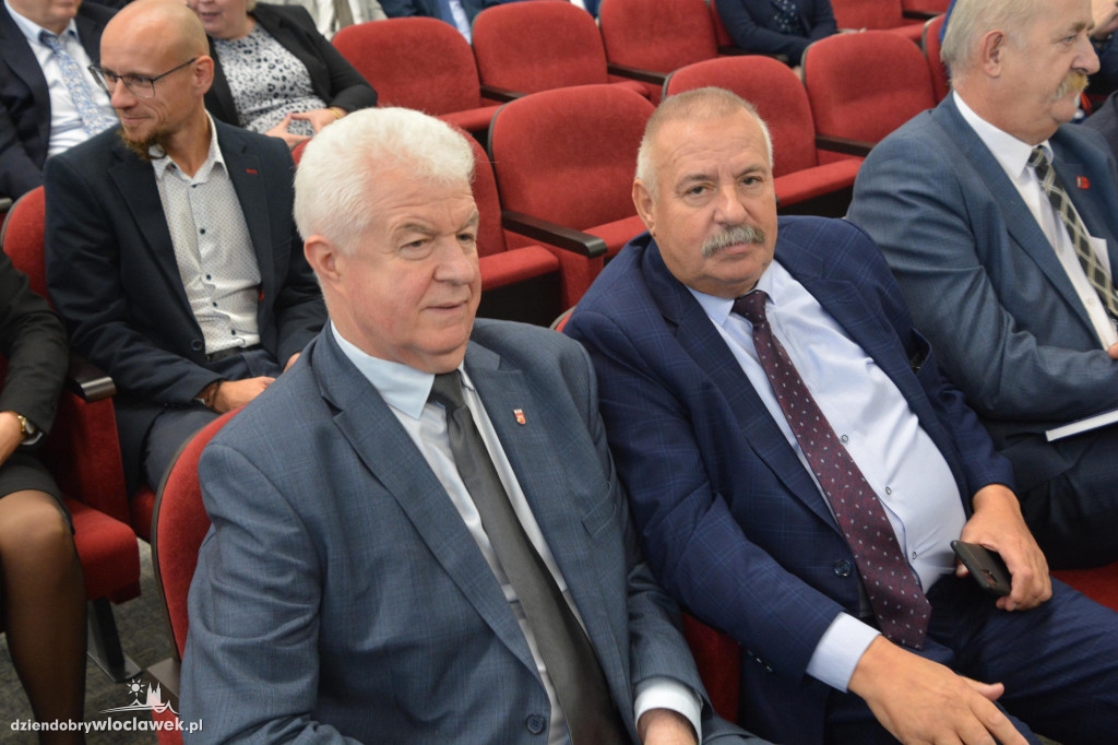 Czeki z Rządowego Programu Inwestycji Strategicznych