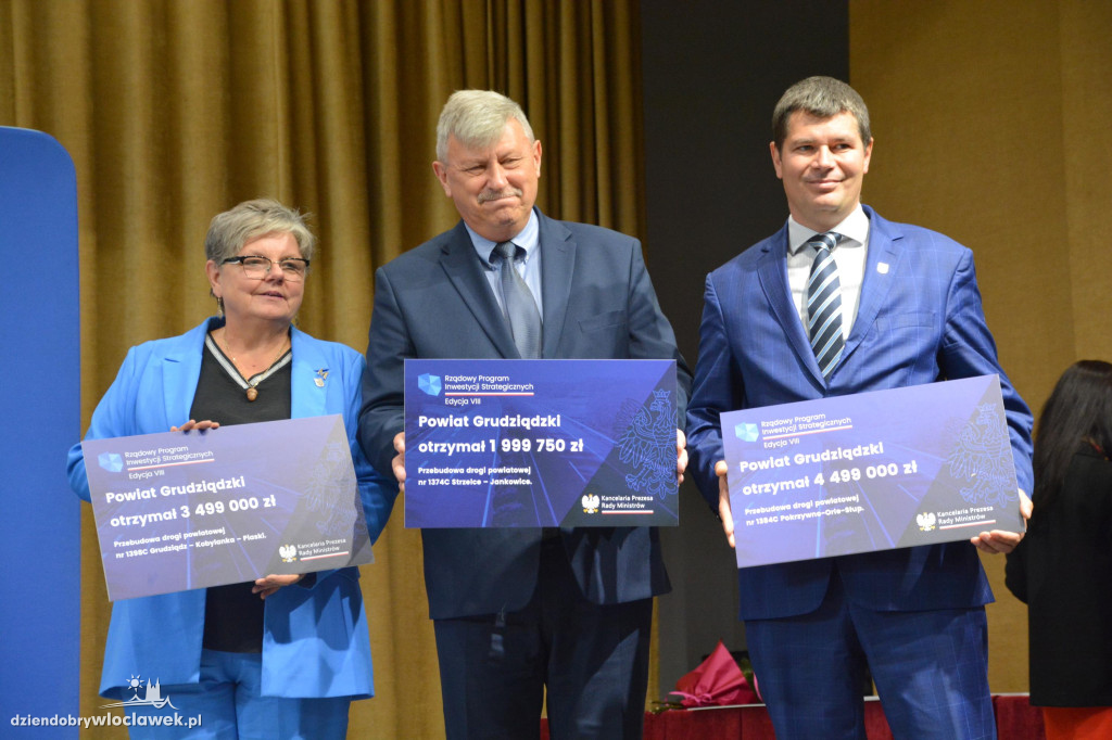 Czeki z Rządowego Programu Inwestycji Strategicznych
