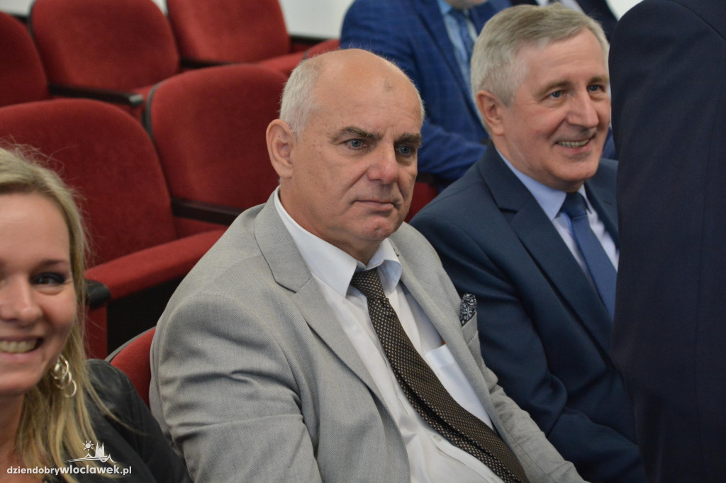 Czeki z Rządowego Programu Inwestycji Strategicznych
