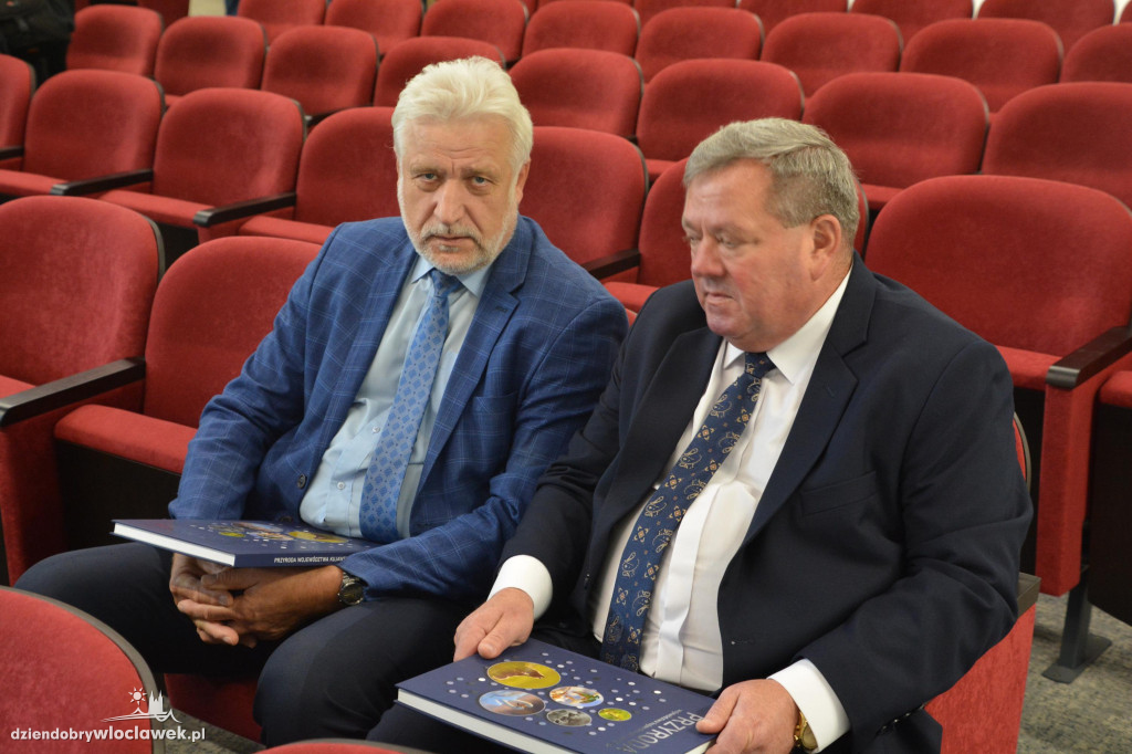 Czeki z Rządowego Programu Inwestycji Strategicznych