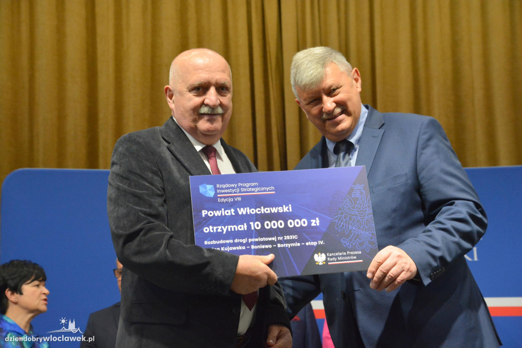 Czeki z Rządowego Programu Inwestycji Strategicznych