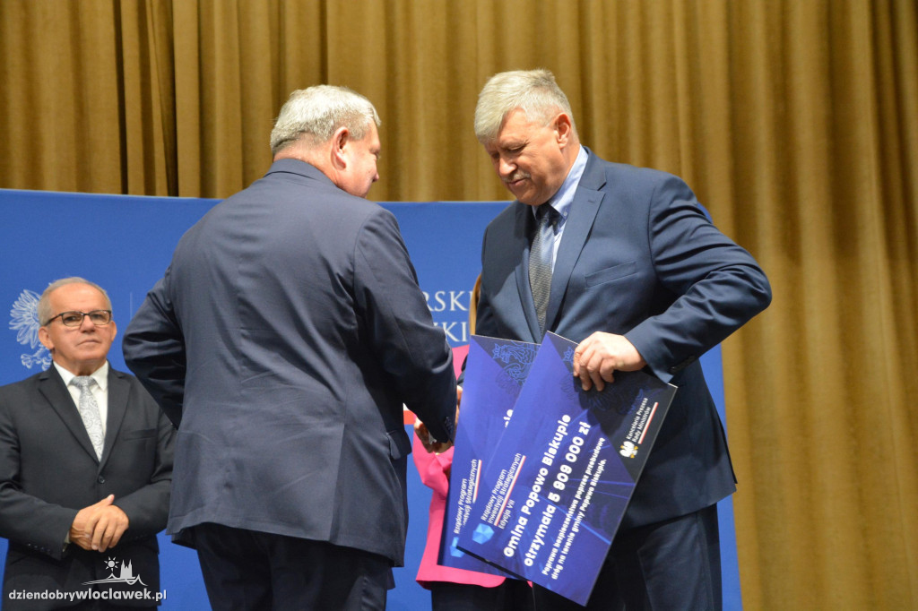 Czeki z Rządowego Programu Inwestycji Strategicznych
