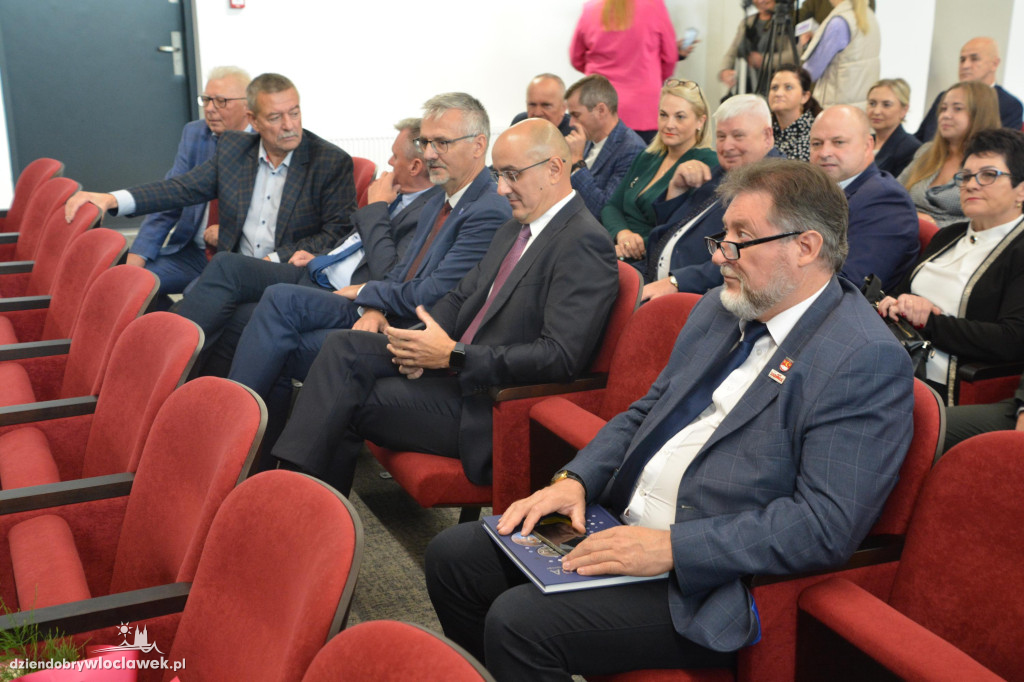 Czeki z Rządowego Programu Inwestycji Strategicznych