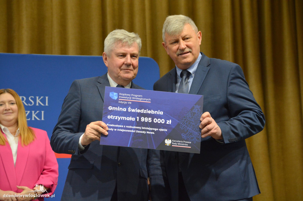 Czeki z Rządowego Programu Inwestycji Strategicznych