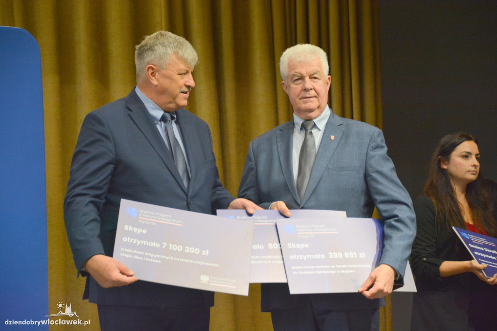 Czeki z Rządowego Programu Inwestycji Strategicznych