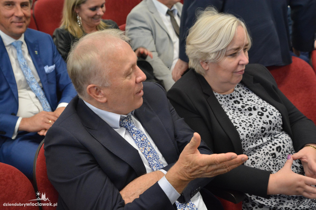 Czeki z Rządowego Programu Inwestycji Strategicznych