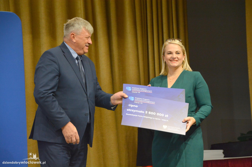 Czeki z Rządowego Programu Inwestycji Strategicznych