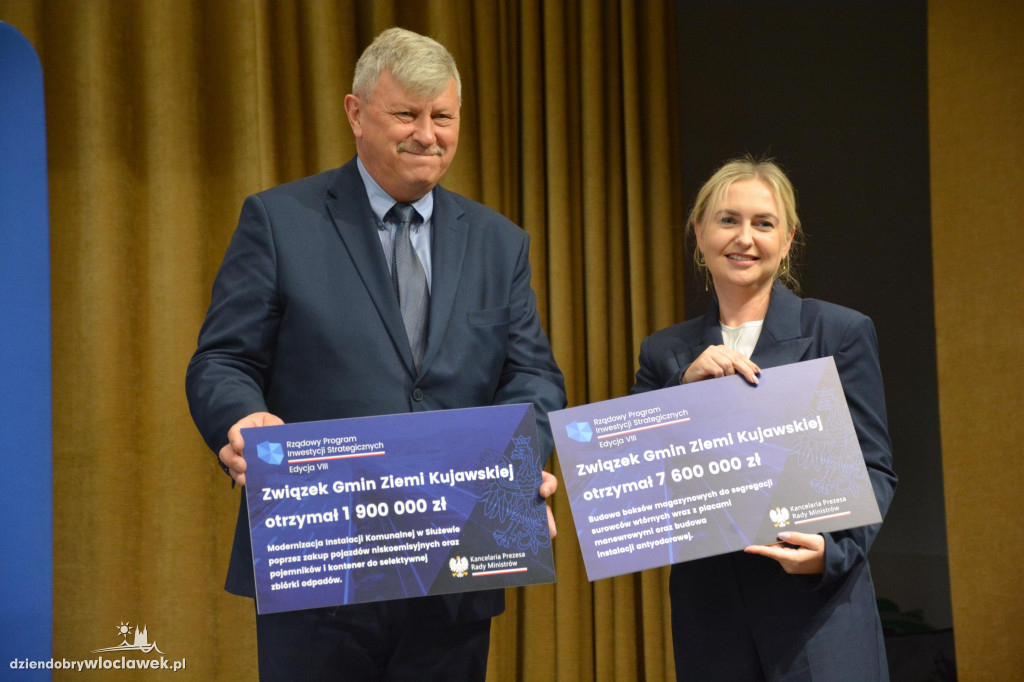 Czeki z Rządowego Programu Inwestycji Strategicznych